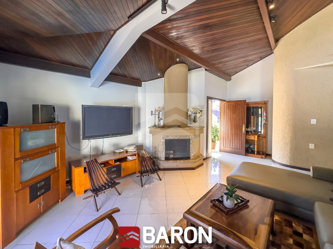 Casa – 5 Dormitórios | bairro Centro