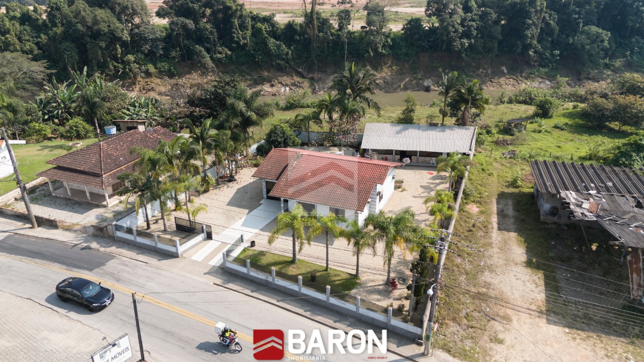 Casa – 3 Dormitórios | Bairro Limoeiro Brusque