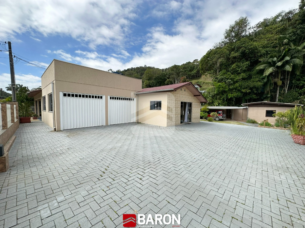 Casa – Com piscina | Bairro São Pedro