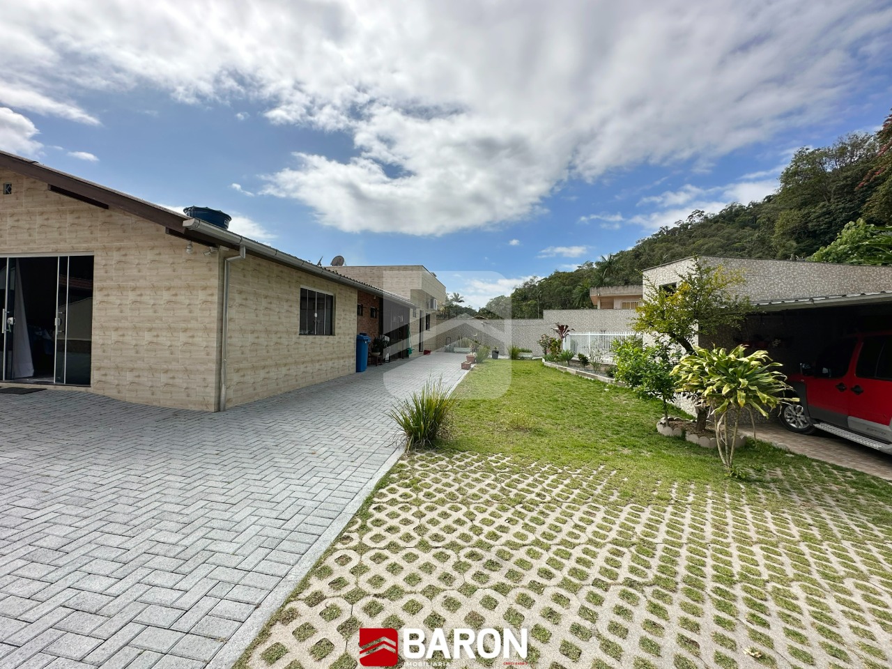 Casa – Com piscina | Bairro São Pedro