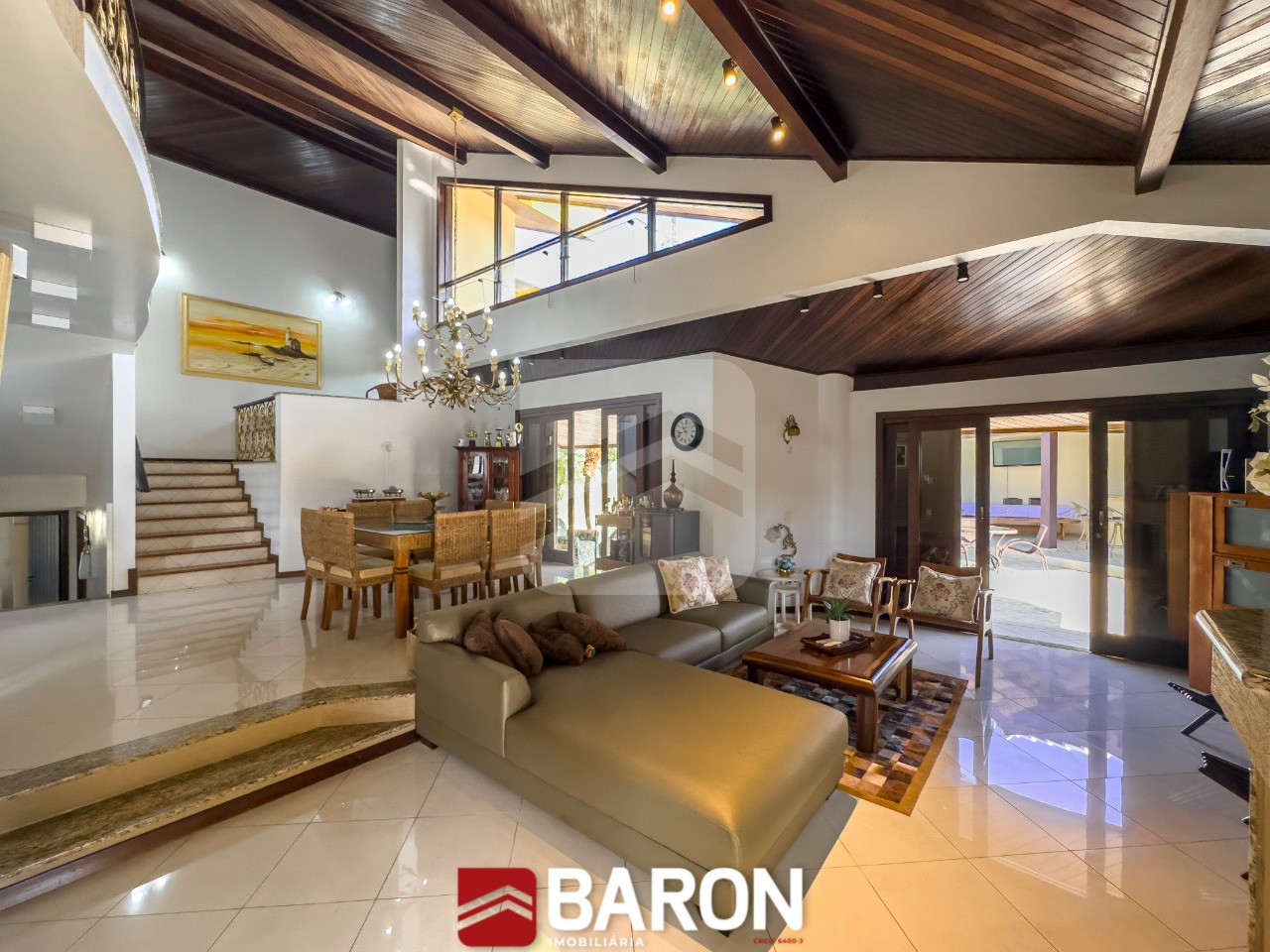 Casa – 5 Dormitórios | bairro Centro