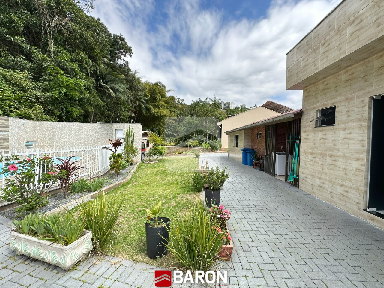 Casa – Com piscina | Bairro São Pedro