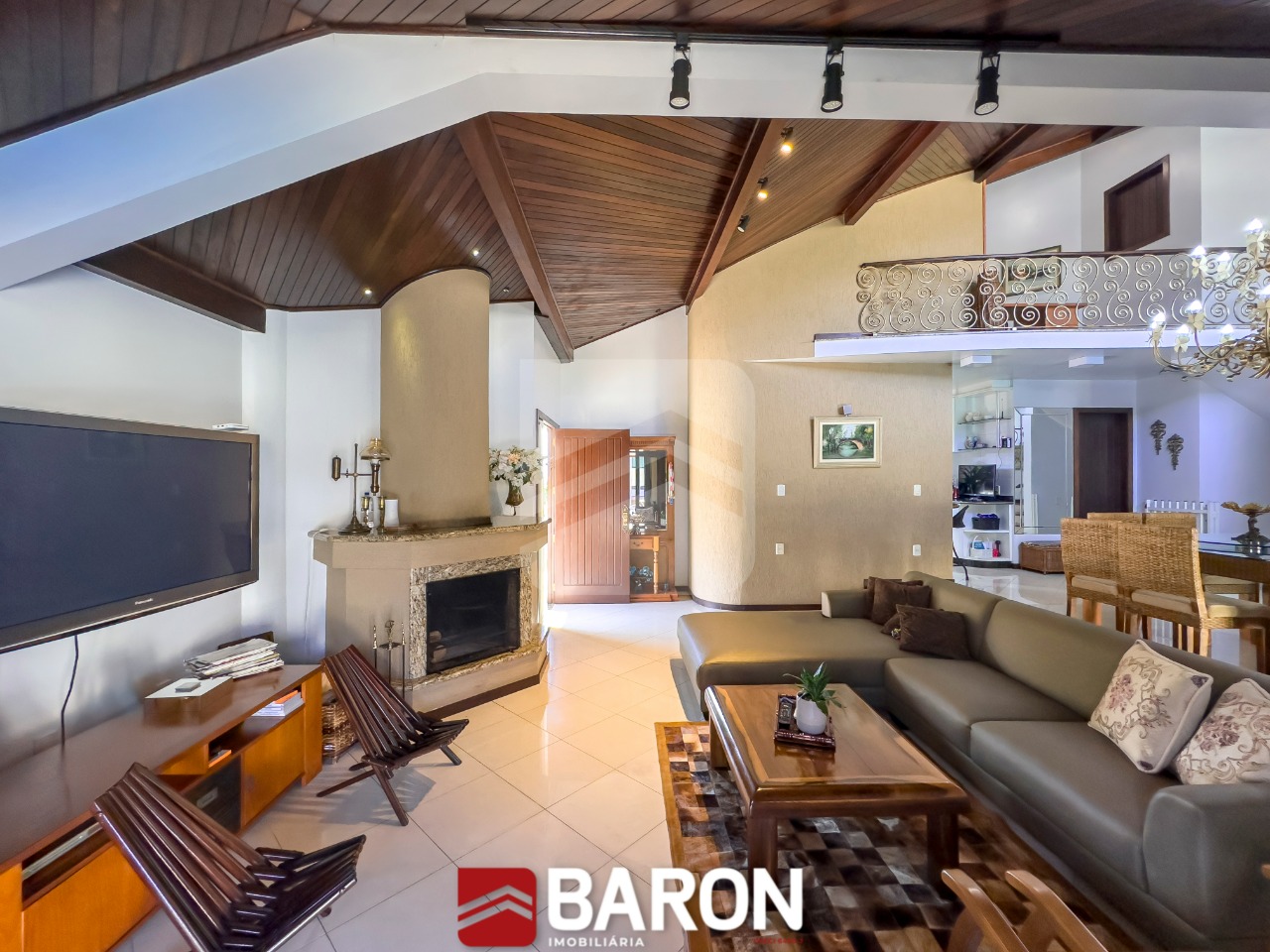 Casa – 5 Dormitórios | bairro Centro