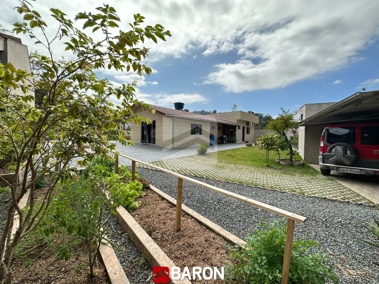 Casa – Com piscina | Bairro São Pedro