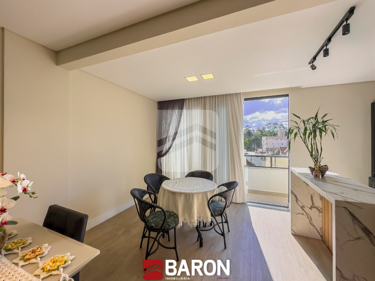 Apartamento – 3 Dormitórios | Bairro Centro (Diferenciado com Piscina)